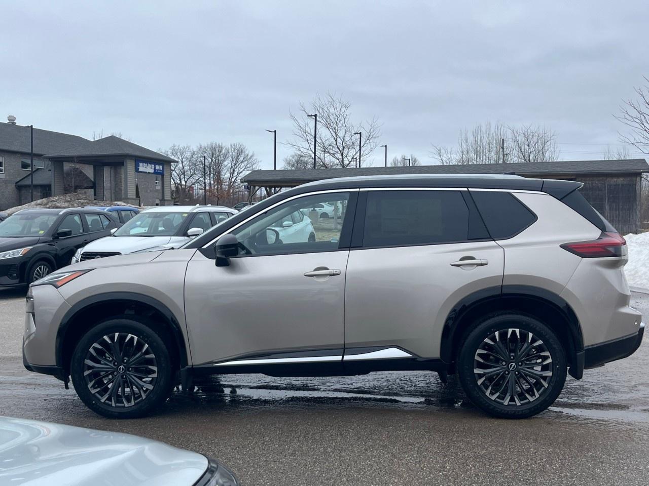 2026 Nissan Rogue AWD Platinum Photo4