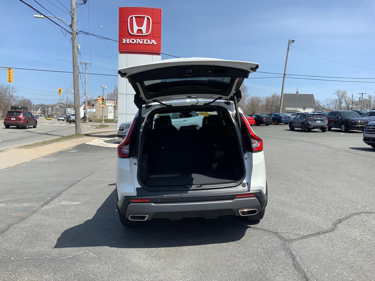 2023 Honda CR-V Hybrid Touring Photo
