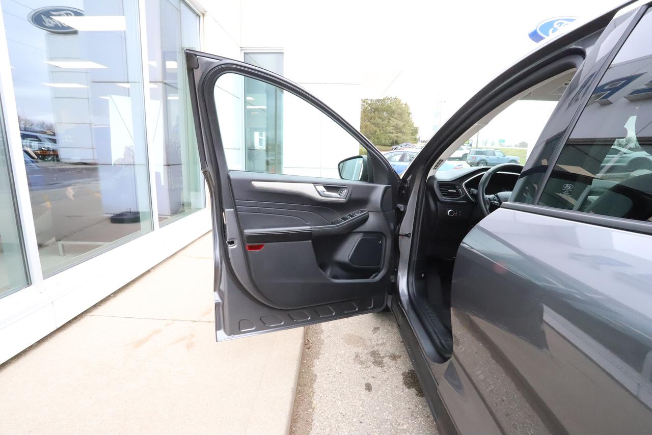 2021 Ford Escape SE FWD Photo