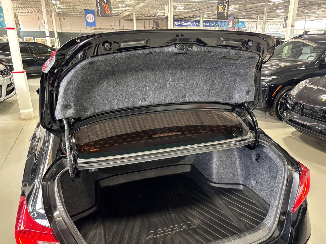 2022 Honda Accord Sedan Touring 2.0T|NAV|HUD|LEATHER|WOOD|SUNROOF|SAFETECH Photo