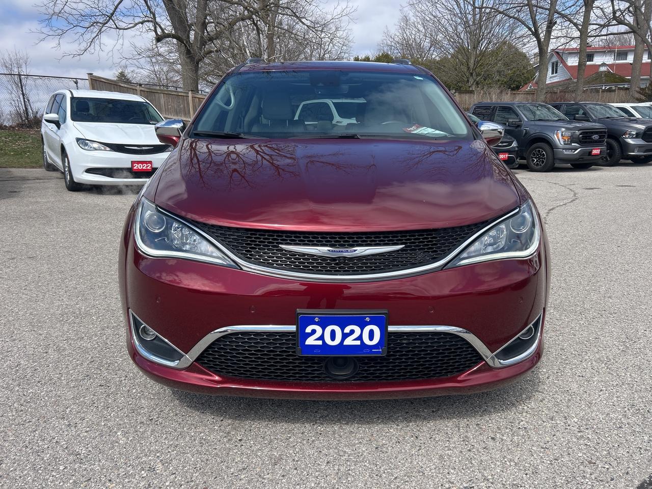 2020 Chrysler Pacifica LIMITED, CLEAN CARFAX, HEATED/ COOLED SEATS! - Photo #9