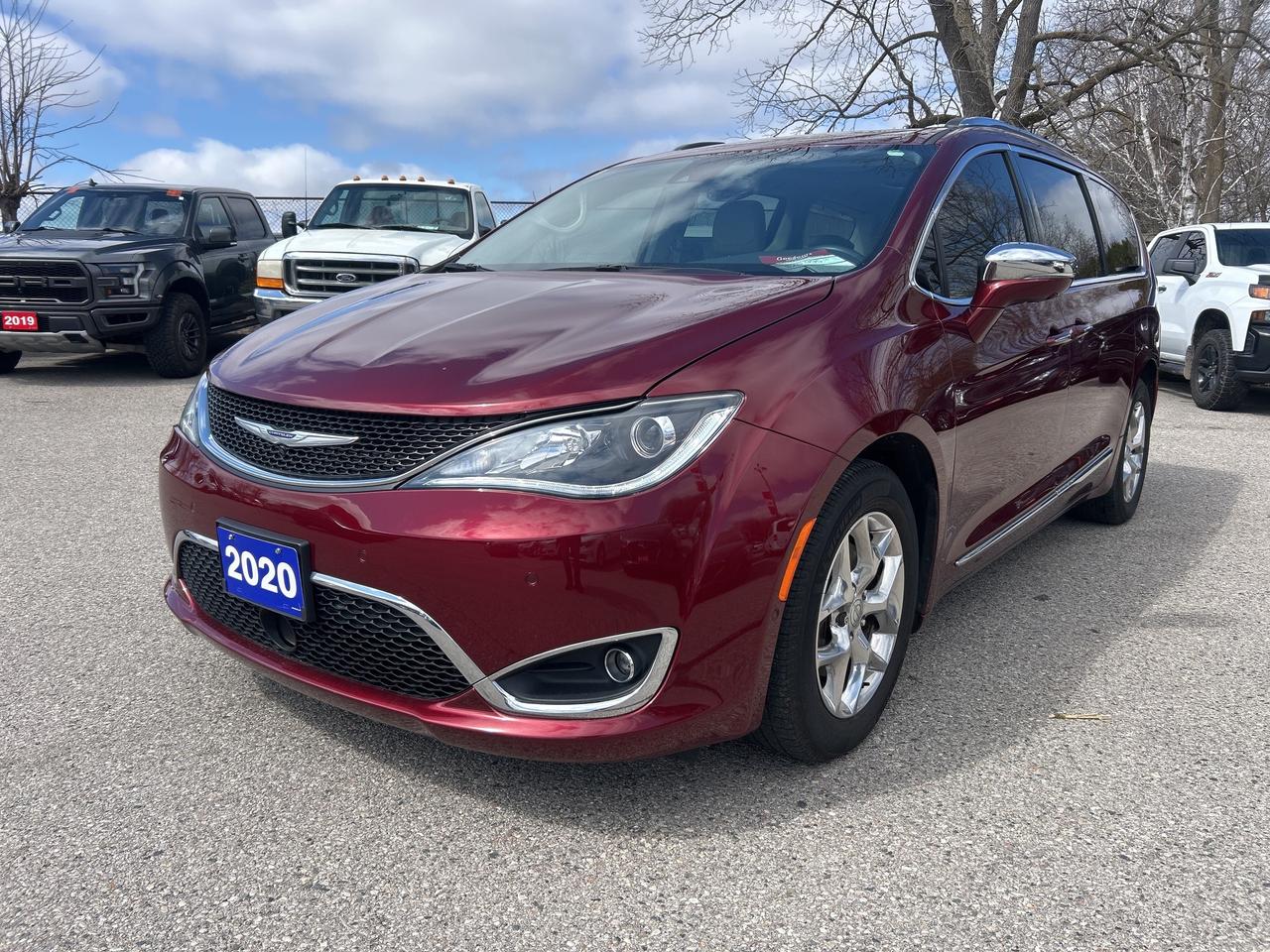 2020 Chrysler Pacifica LIMITED, CLEAN CARFAX, HEATED/ COOLED SEATS! - Photo #10