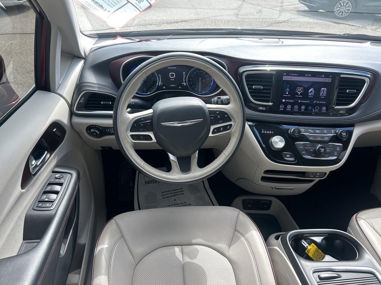 2020 Chrysler Pacifica LIMITED, CLEAN CARFAX, HEATED/ COOLED SEATS! - Photo #11
