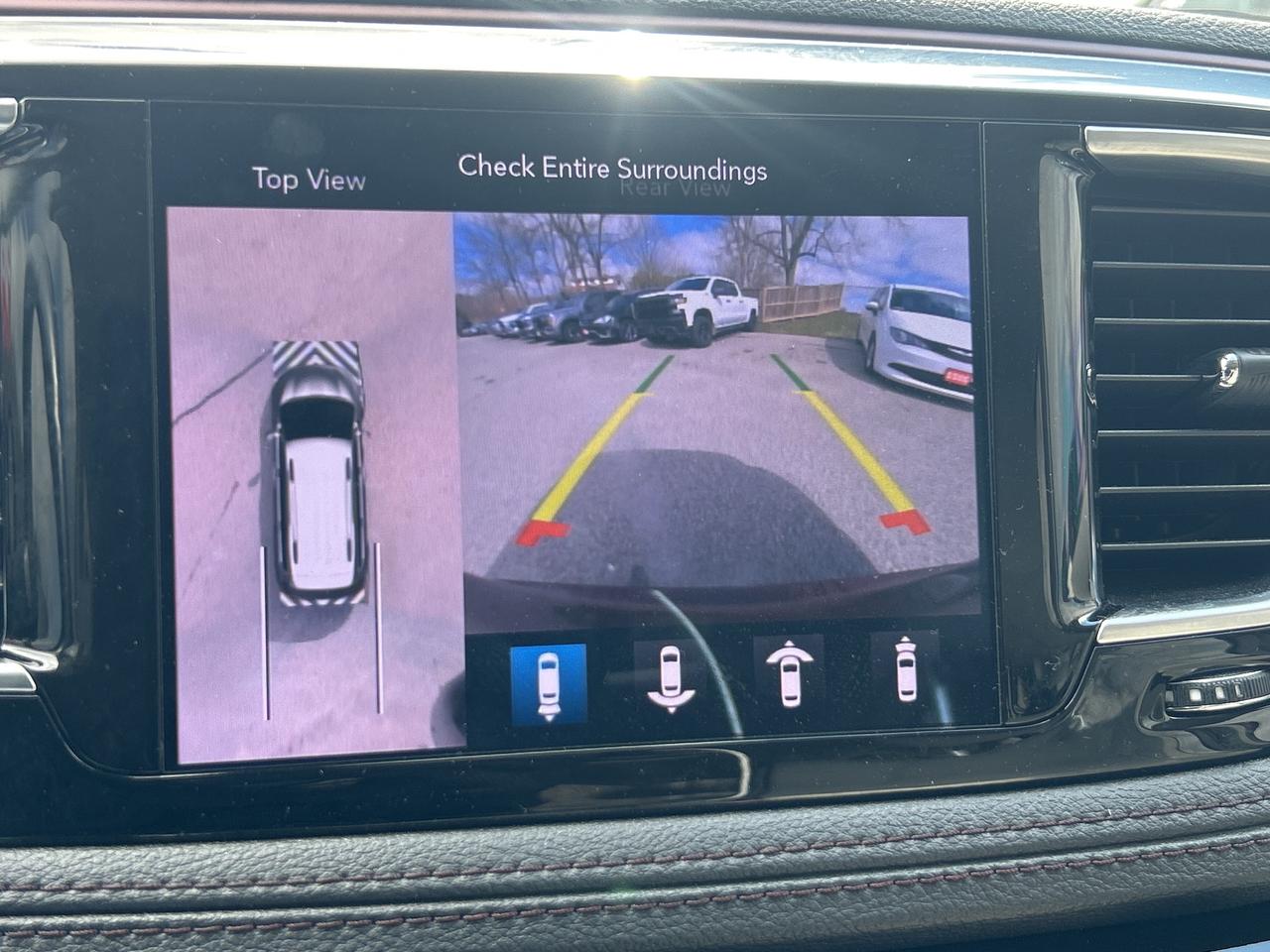 2020 Chrysler Pacifica LIMITED, CLEAN CARFAX, HEATED/ COOLED SEATS! - Photo #20