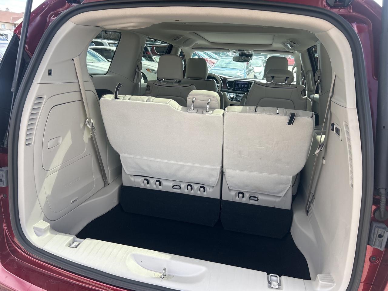 2020 Chrysler Pacifica LIMITED, CLEAN CARFAX, HEATED/ COOLED SEATS! - Photo #24