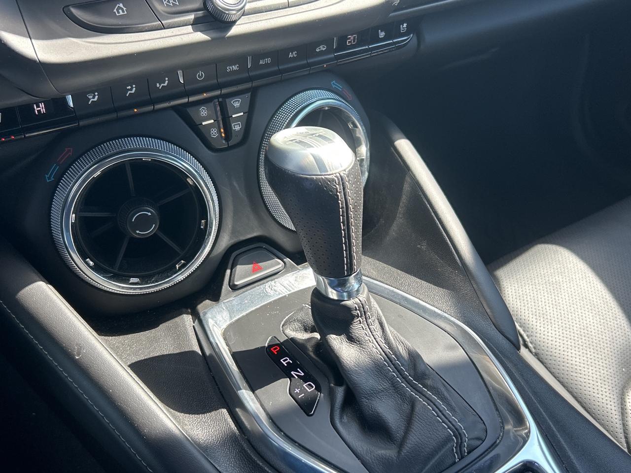 2017 Chevrolet Camaro 2LT, 6 CYL, SUNROOF, REMOTE START, CLEAN CARFAX! - Photo #17