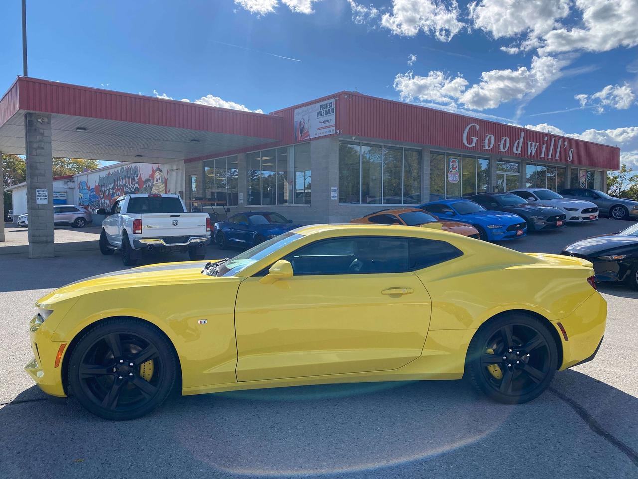 2017 Chevrolet Camaro 2LT, 6 CYL, SUNROOF, REMOTE START, CLEAN CARFAX! Photo