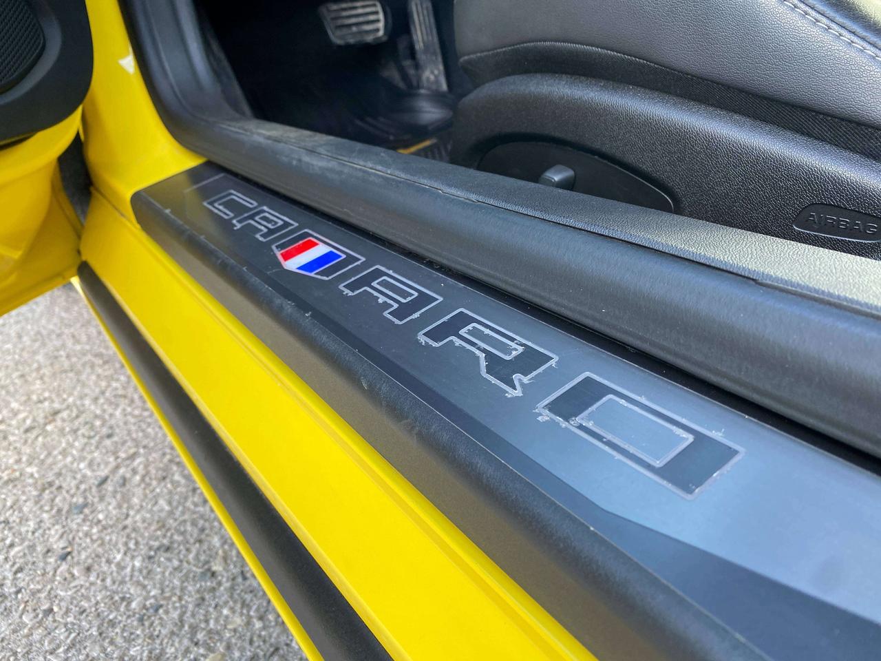 2017 Chevrolet Camaro 2LT, 6 CYL, SUNROOF, REMOTE START, CLEAN CARFAX! Photo