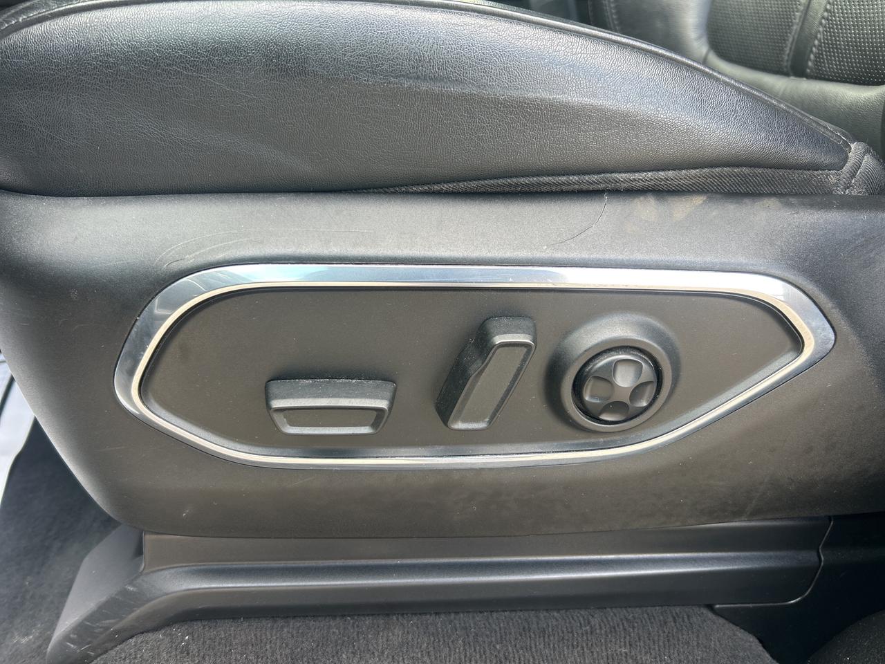 2022 Jeep Wagoneer SERIES III, CLEAN CARFAX, REAR DVD'S, 8 PASSENGER! - Photo #14