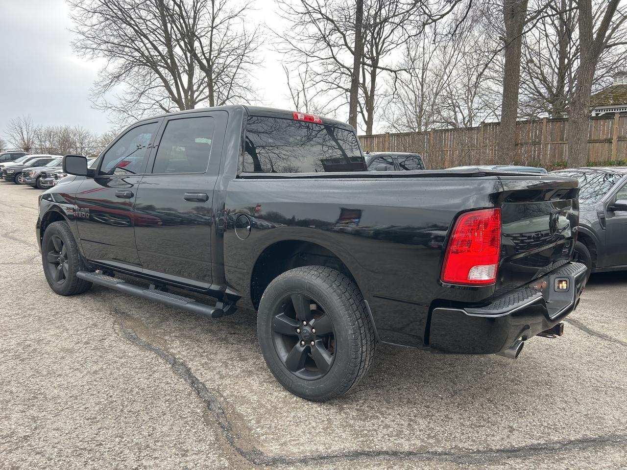 2017 RAM 1500 CLASSIC EXPRESS, CLEAN CARFAX, 4X4, 6 PASSENGER! - Photo #4