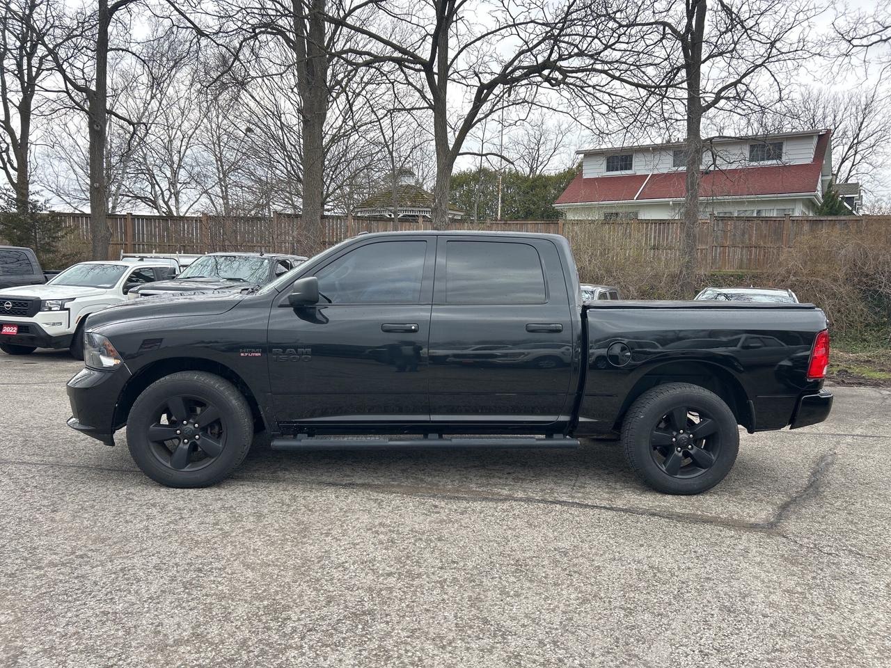 2017 RAM 1500 CLASSIC EXPRESS, CLEAN CARFAX, 4X4, 6 PASSENGER! - Photo #3