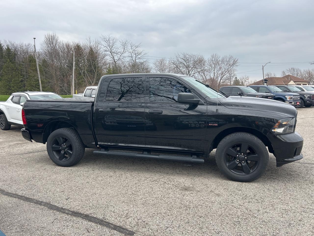 2017 RAM 1500 CLASSIC EXPRESS, CLEAN CARFAX, 4X4, 6 PASSENGER! - Photo #7