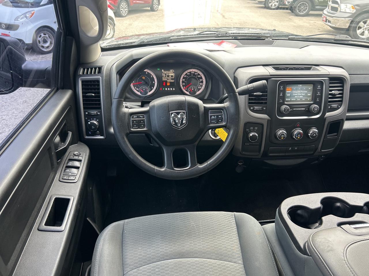 2017 RAM 1500 CLASSIC EXPRESS, CLEAN CARFAX, 4X4, 6 PASSENGER! - Photo #11