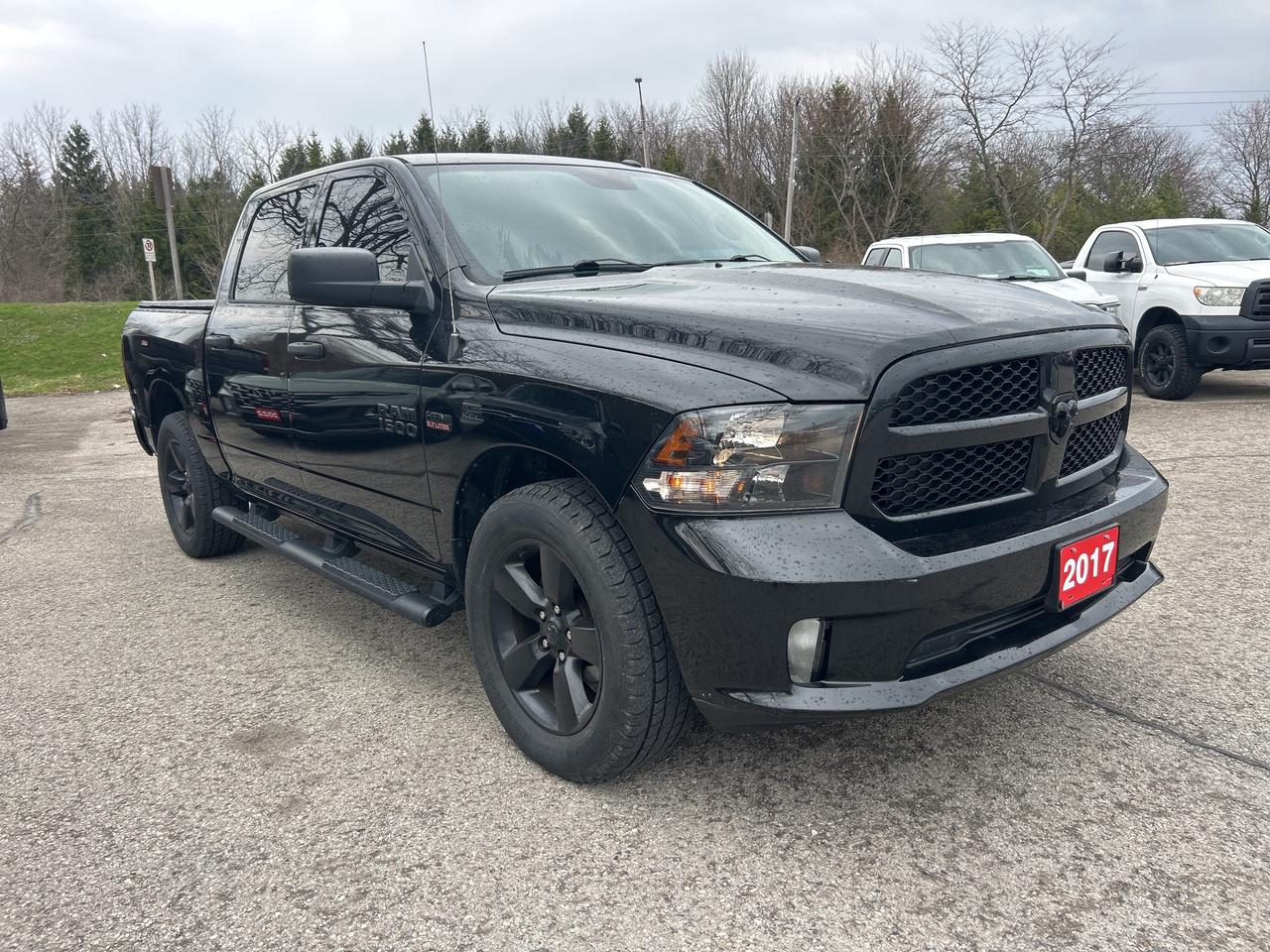 2017 RAM 1500 CLASSIC EXPRESS, CLEAN CARFAX, 4X4, 6 PASSENGER! - Photo #8