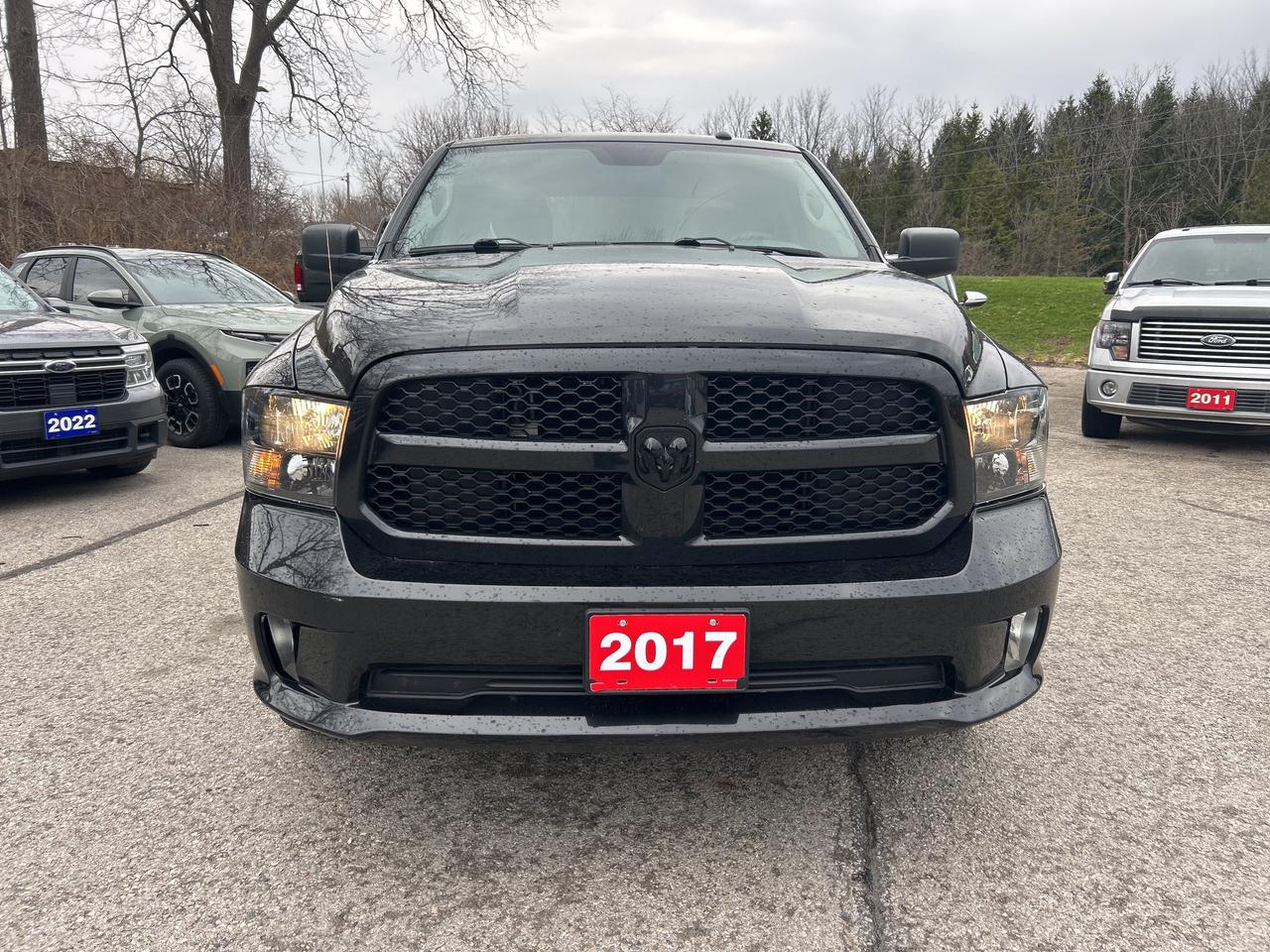 2017 RAM 1500 CLASSIC EXPRESS, CLEAN CARFAX, 4X4, 6 PASSENGER! - Photo #9
