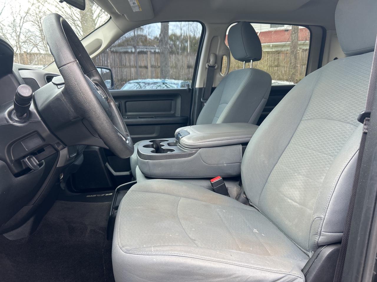 2017 RAM 1500 CLASSIC EXPRESS, CLEAN CARFAX, 4X4, 6 PASSENGER! - Photo #14