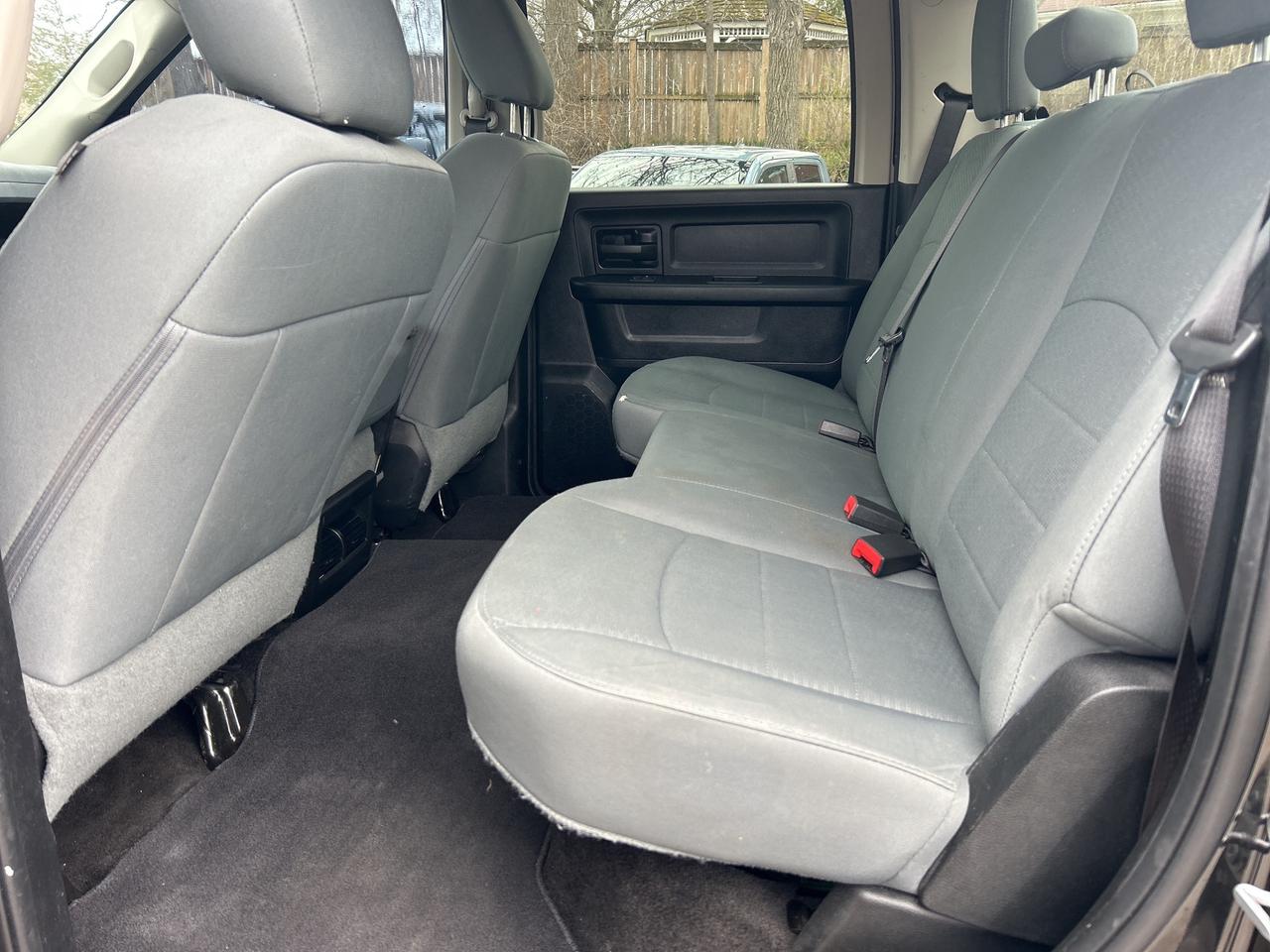 2017 RAM 1500 CLASSIC EXPRESS, CLEAN CARFAX, 4X4, 6 PASSENGER! - Photo #19