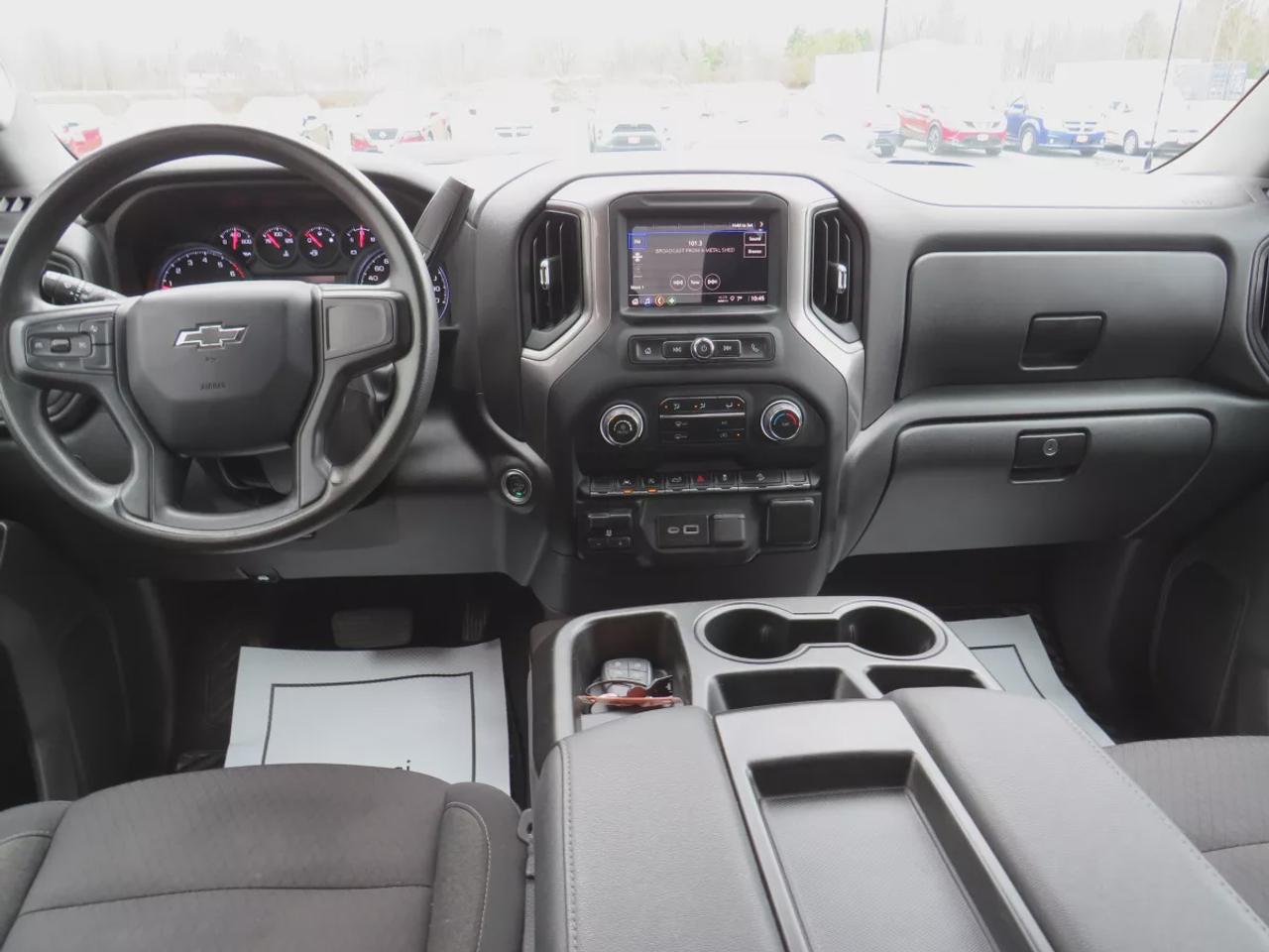 2024 Chevrolet Silverado 1500 Custom Trail Boss | One Owner | Clean Title No Accidents | Running Boards | Tints | Front Tow Hooks | Trailer Hitch | Photo4