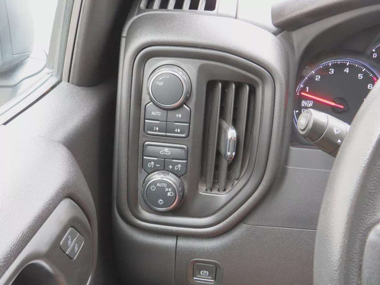 2024 Chevrolet Silverado 1500 Custom Trail Boss | One Owner | Clean Title No Accidents | Running Boards | Tints | Front Tow Hooks | Trailer Hitch | Photo