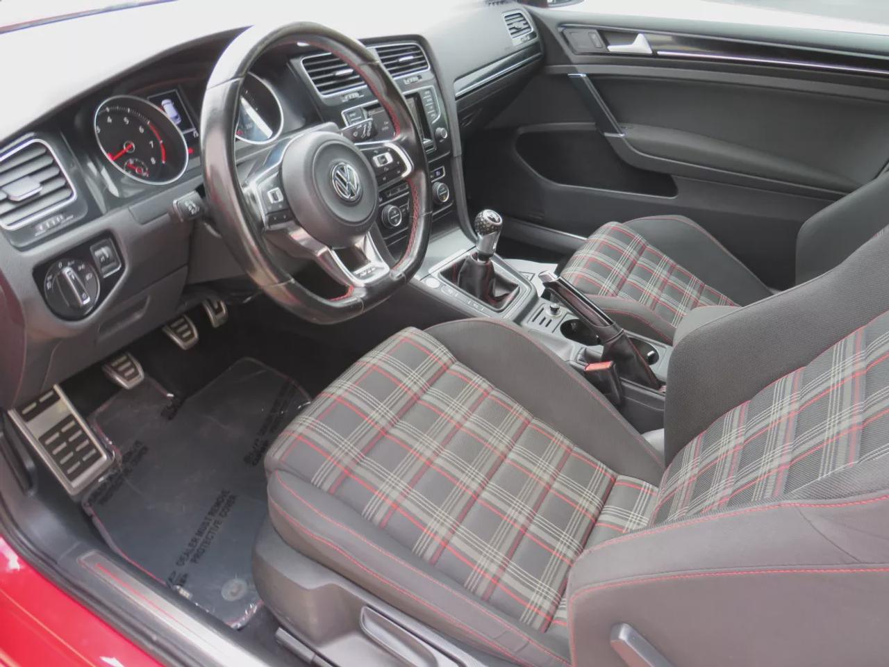 2015 Volkswagen Golf GTI 3DR HB MAN Photo3