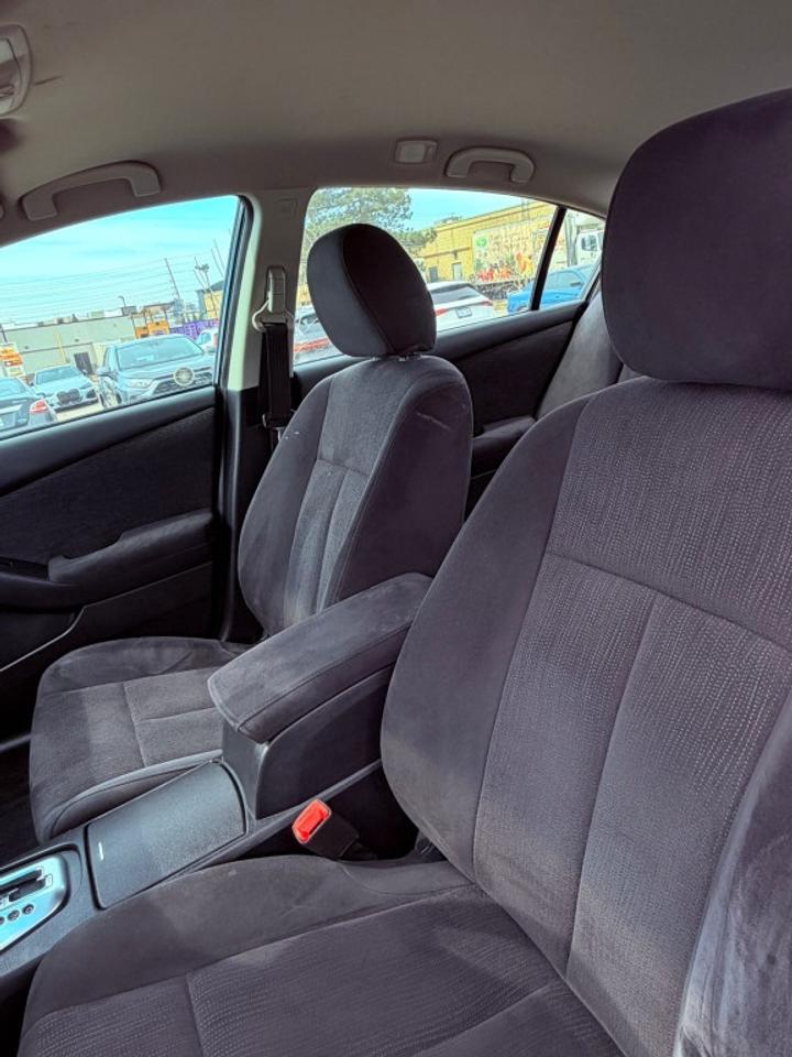 2010 Nissan Altima Auto, FWD, 2.5L 4cyl, Photo
