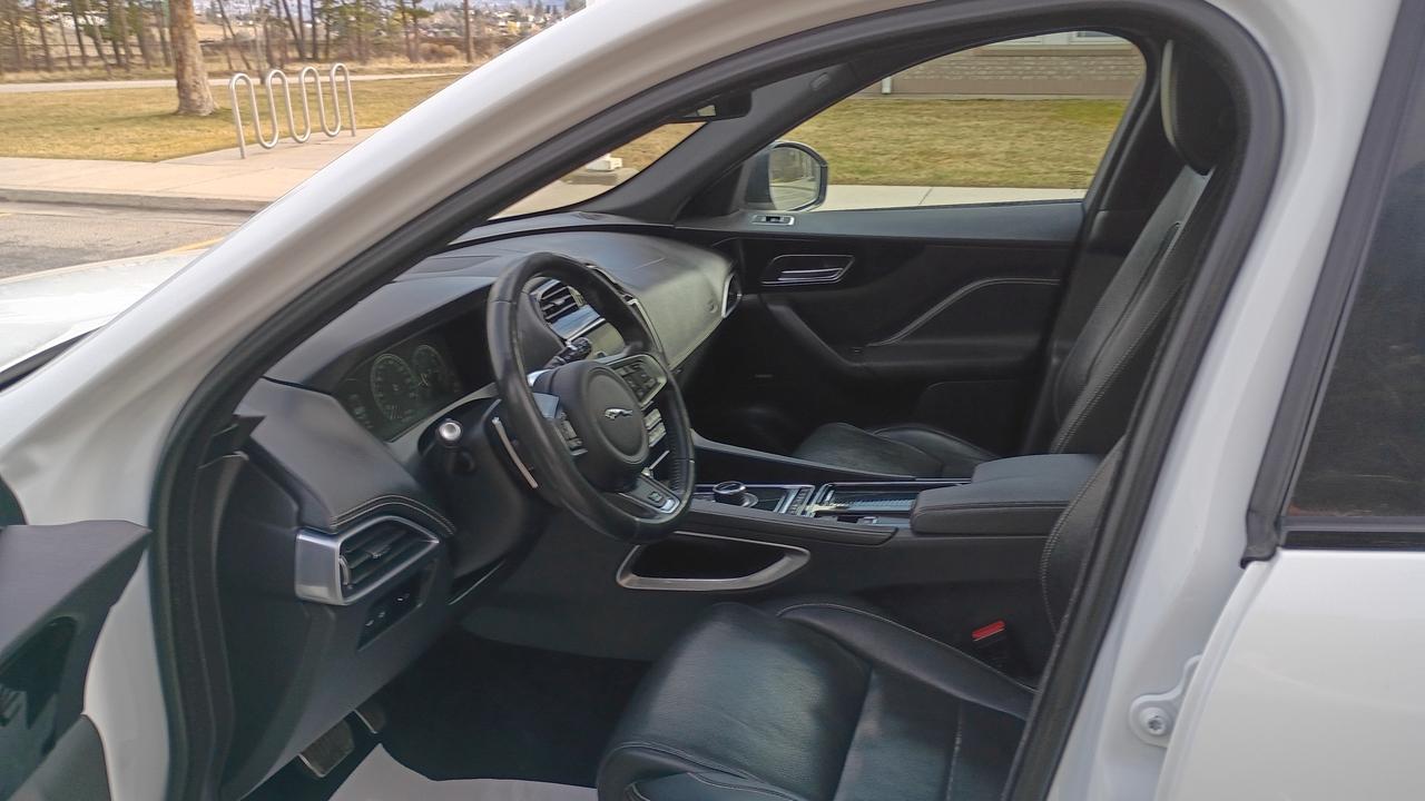 2018 Jaguar F-PACE 20d R-Sport Photo