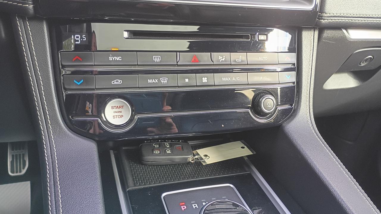 2018 Jaguar F-PACE 20d R-Sport Photo