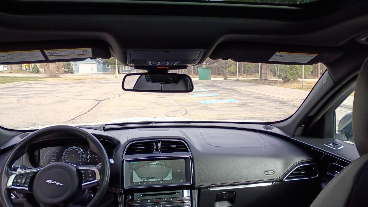 2018 Jaguar F-PACE 20d R-Sport Photo