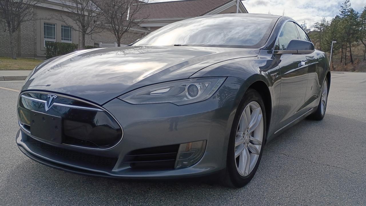 2013 Tesla Model S SIGNATURE