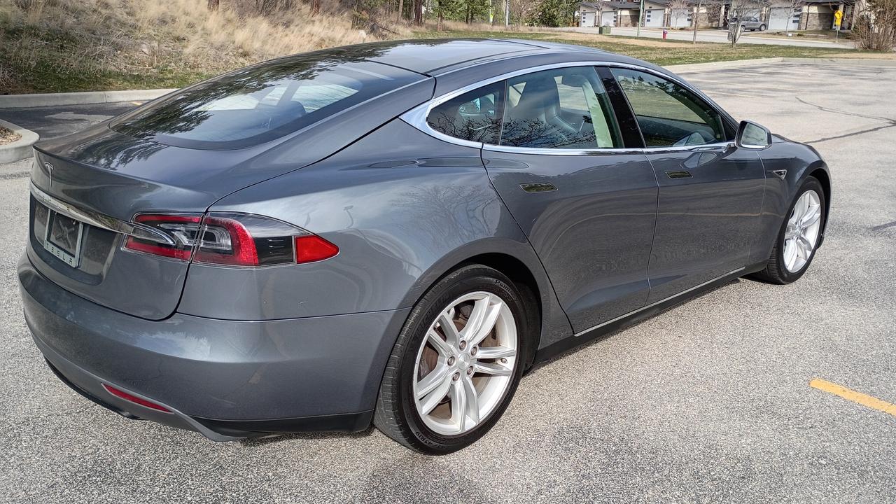 2013 Tesla Model S SIGNATURE Photo4