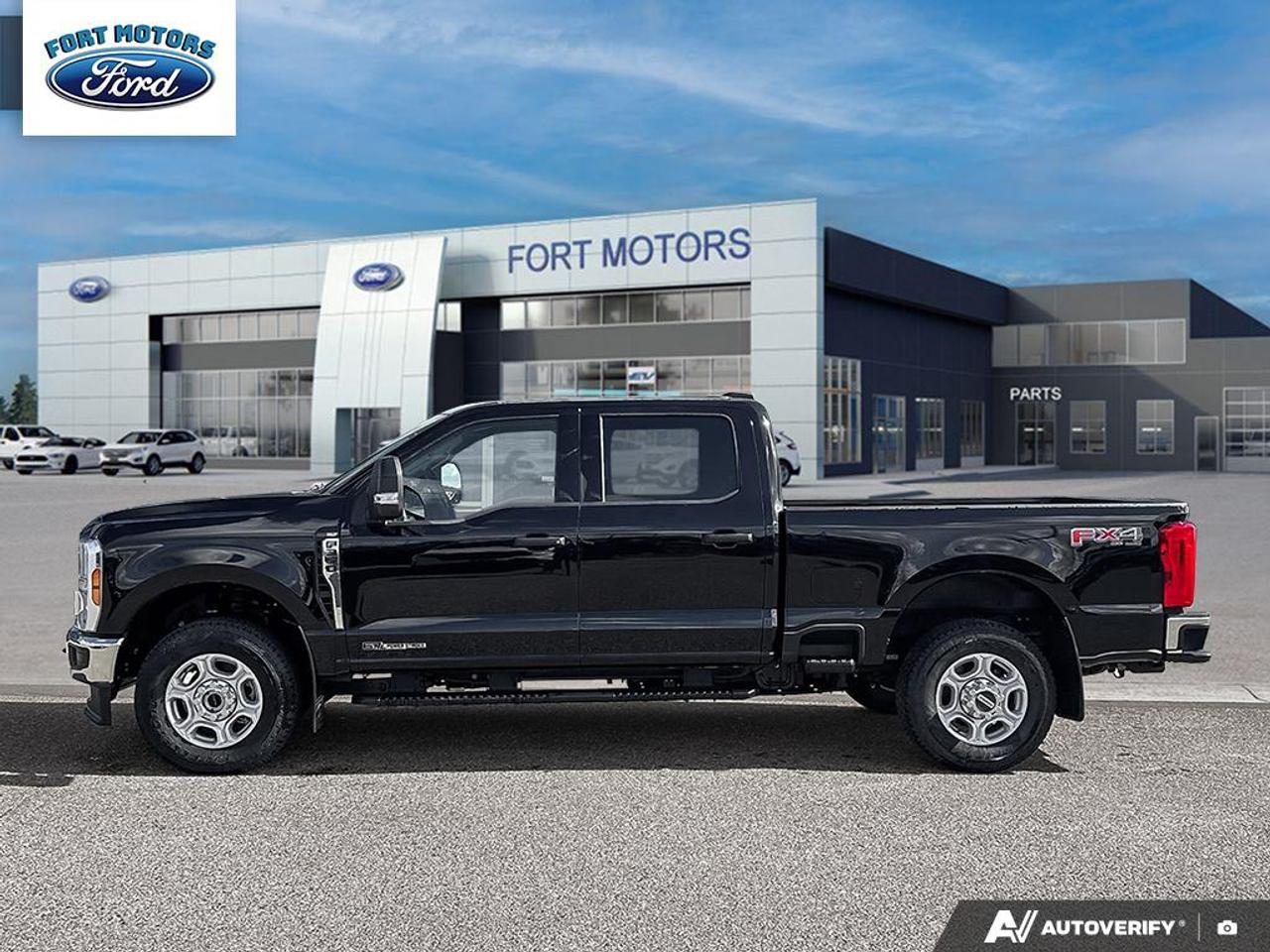 2026 Ford SUPER DUTY F-350 SRW XLT Photo2
