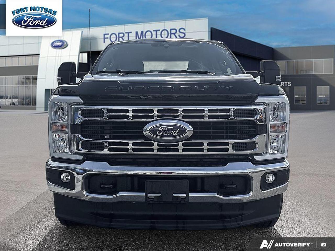 2026 Ford SUPER DUTY F-350 SRW XLT Photo1