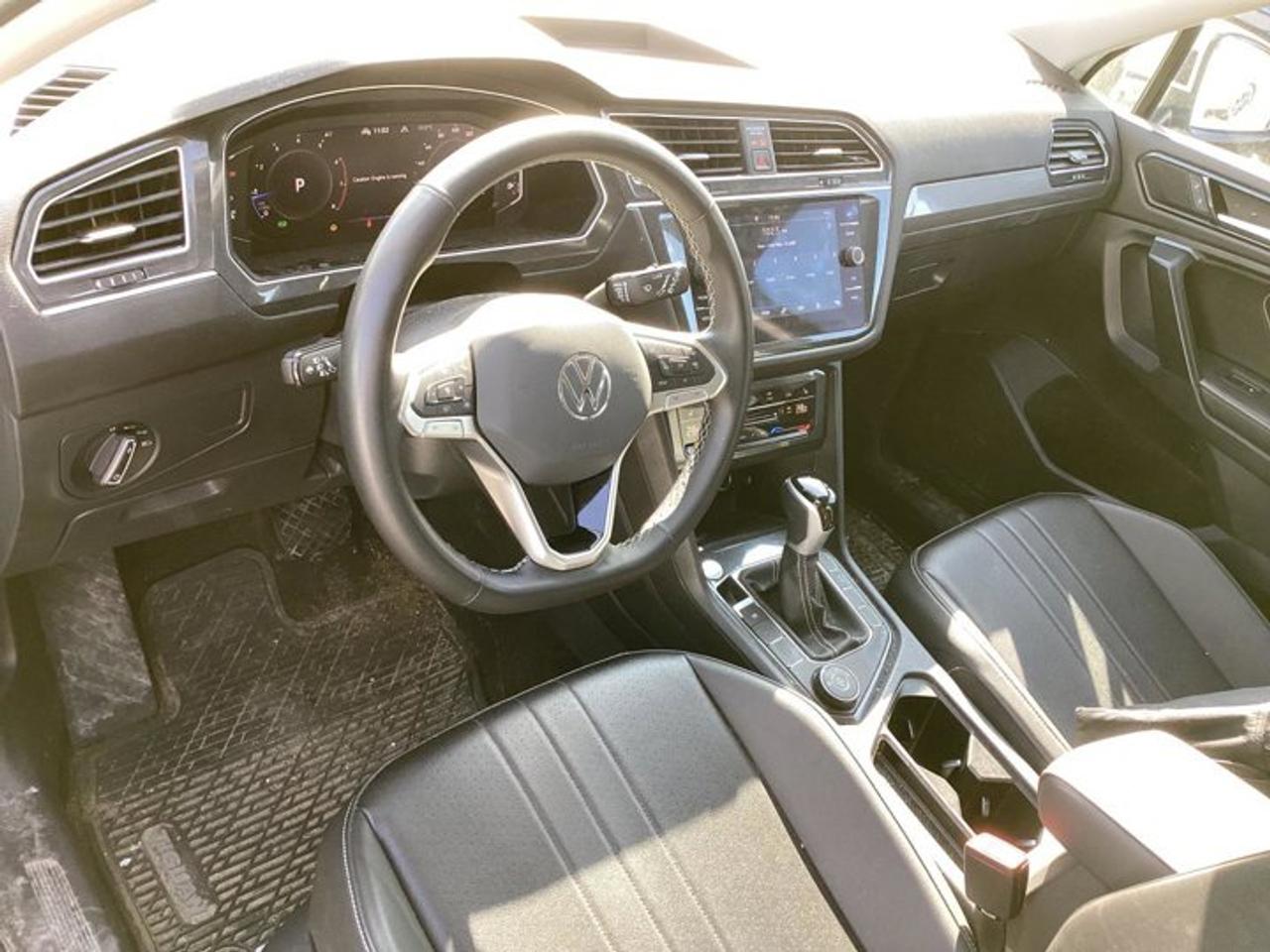 2024 Volkswagen Tiguan Comfortline 4MOTION | Leather Seats | Heated Steering Wheel Photo