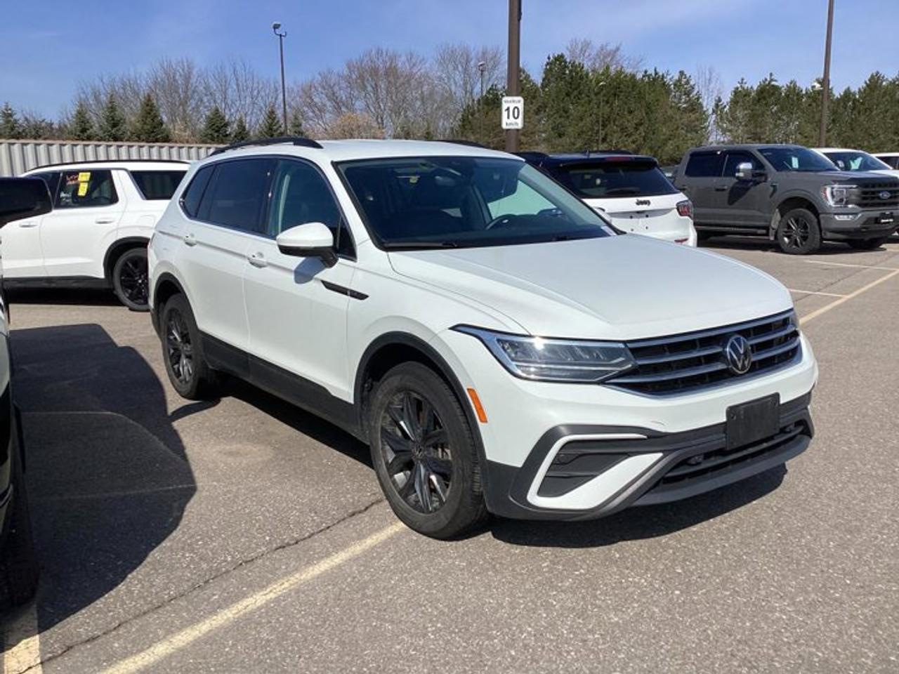 2024 Volkswagen Tiguan Comfortline 4MOTION | Leather Seats | Heated Steering Wheel Photo