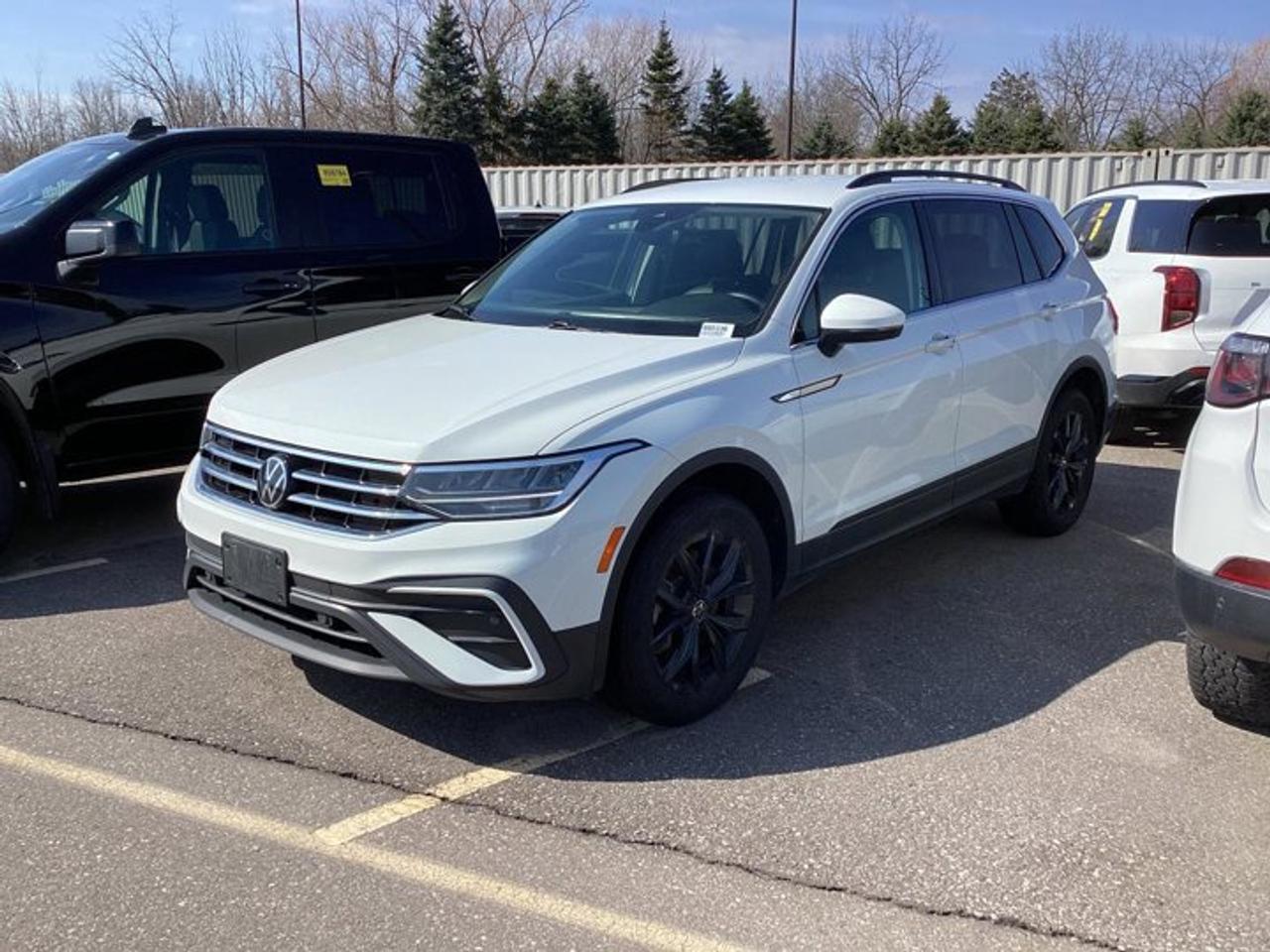 2024 Volkswagen Tiguan Comfortline 4MOTION | Leather Seats | Heated Steering Wheel Photo