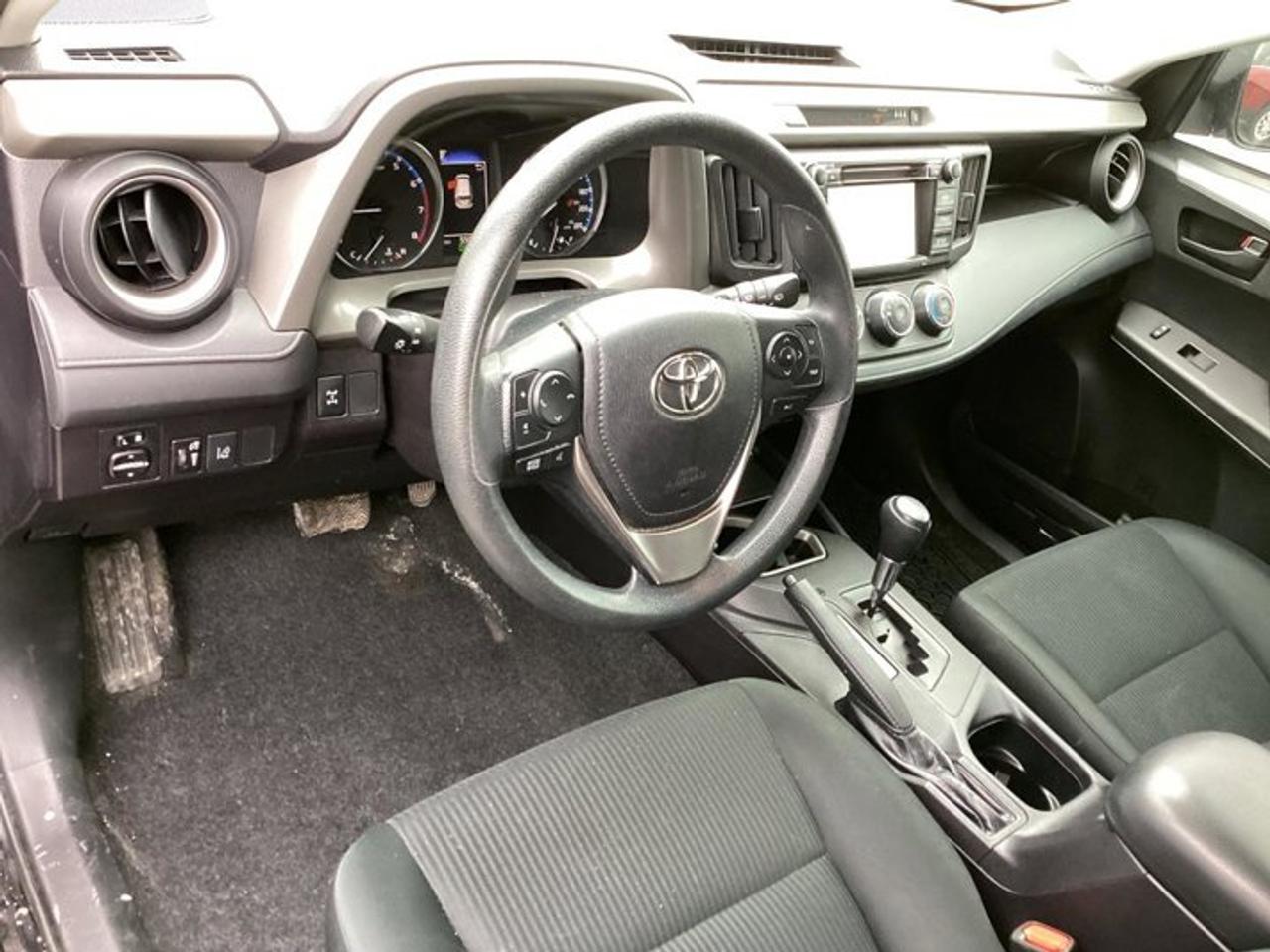 2018 Toyota RAV4 AWD LE Photo2