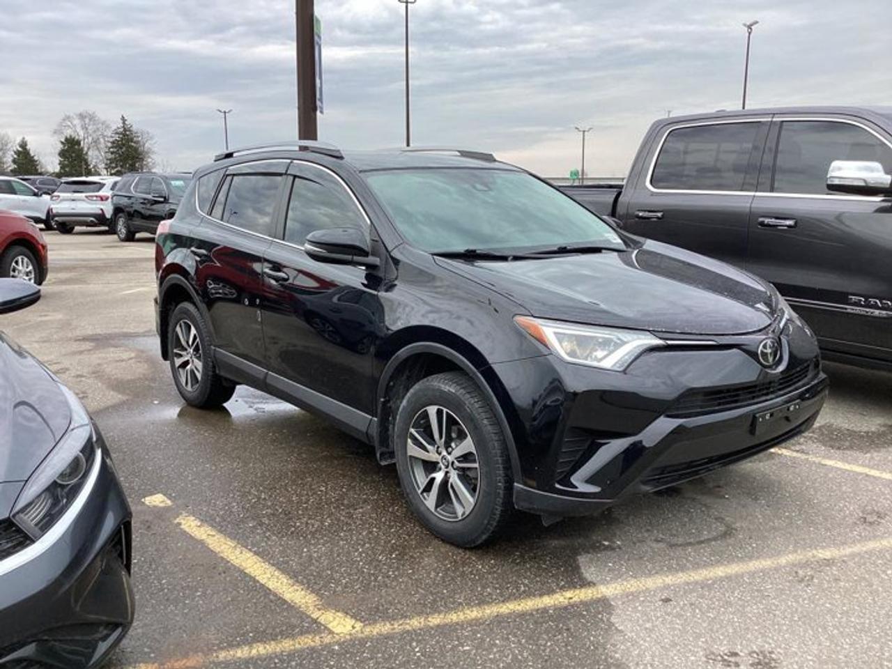 2018 Toyota RAV4 AWD LE Photo3