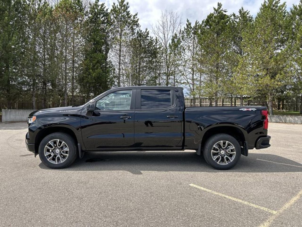 2024 Chevrolet Silverado 1500 RST Crew Cab 6' Box 4WD | One owner | No accidents | Heated Steering Photo