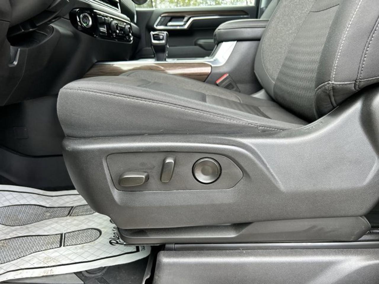 2024 Chevrolet Silverado 1500 RST Crew Cab 6' Box 4WD | One owner | No accidents | Heated Steering Photo