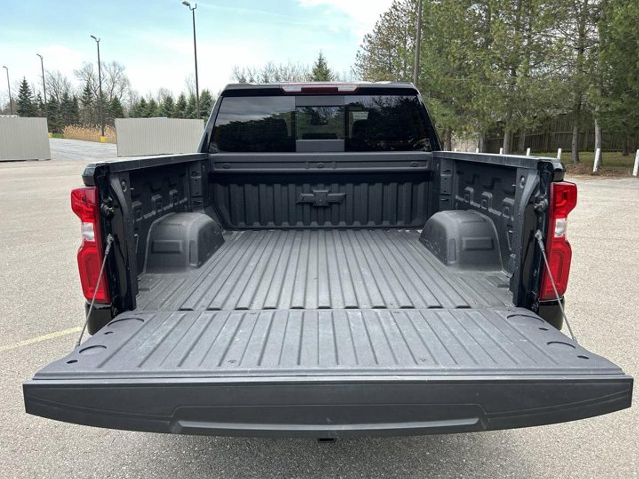 2024 Chevrolet Silverado 1500 RST Crew Cab 6' Box 4WD | One owner | No accidents | Heated Steering Photo