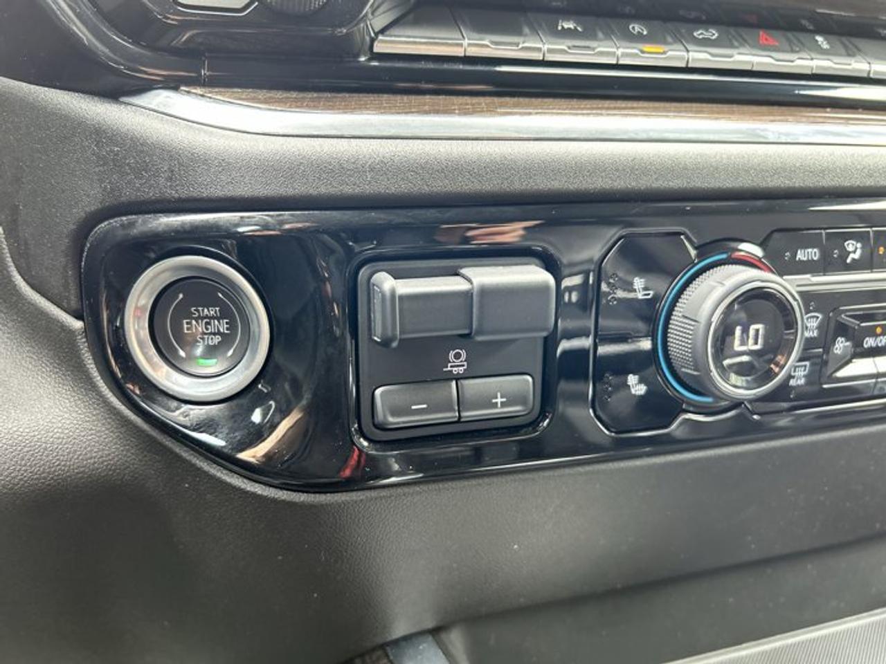 2024 Chevrolet Silverado 1500 RST Crew Cab 6' Box 4WD | One owner | No accidents | Heated Steering Photo