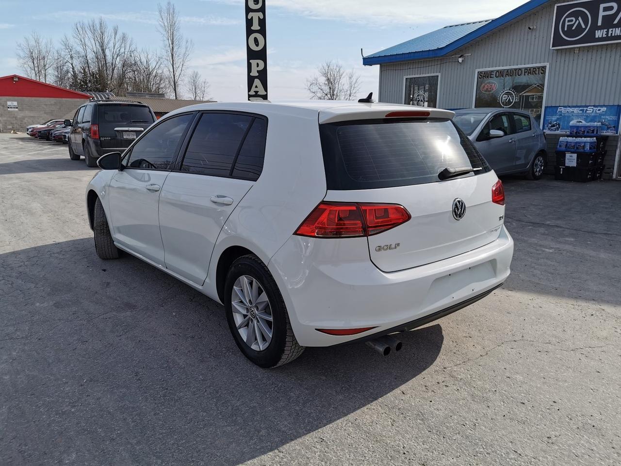 2015 Volkswagen Golf  Photo2