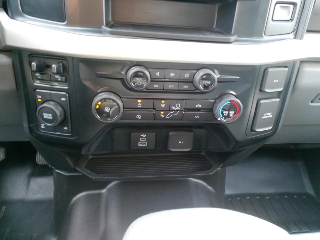 2024 Ford F-250 Super Duty SRW XL 4WD Crew Cab 6.75' Box Photo