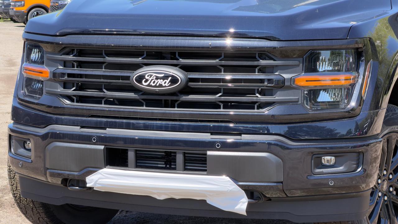 2026 Ford F-150 XLT Photo2