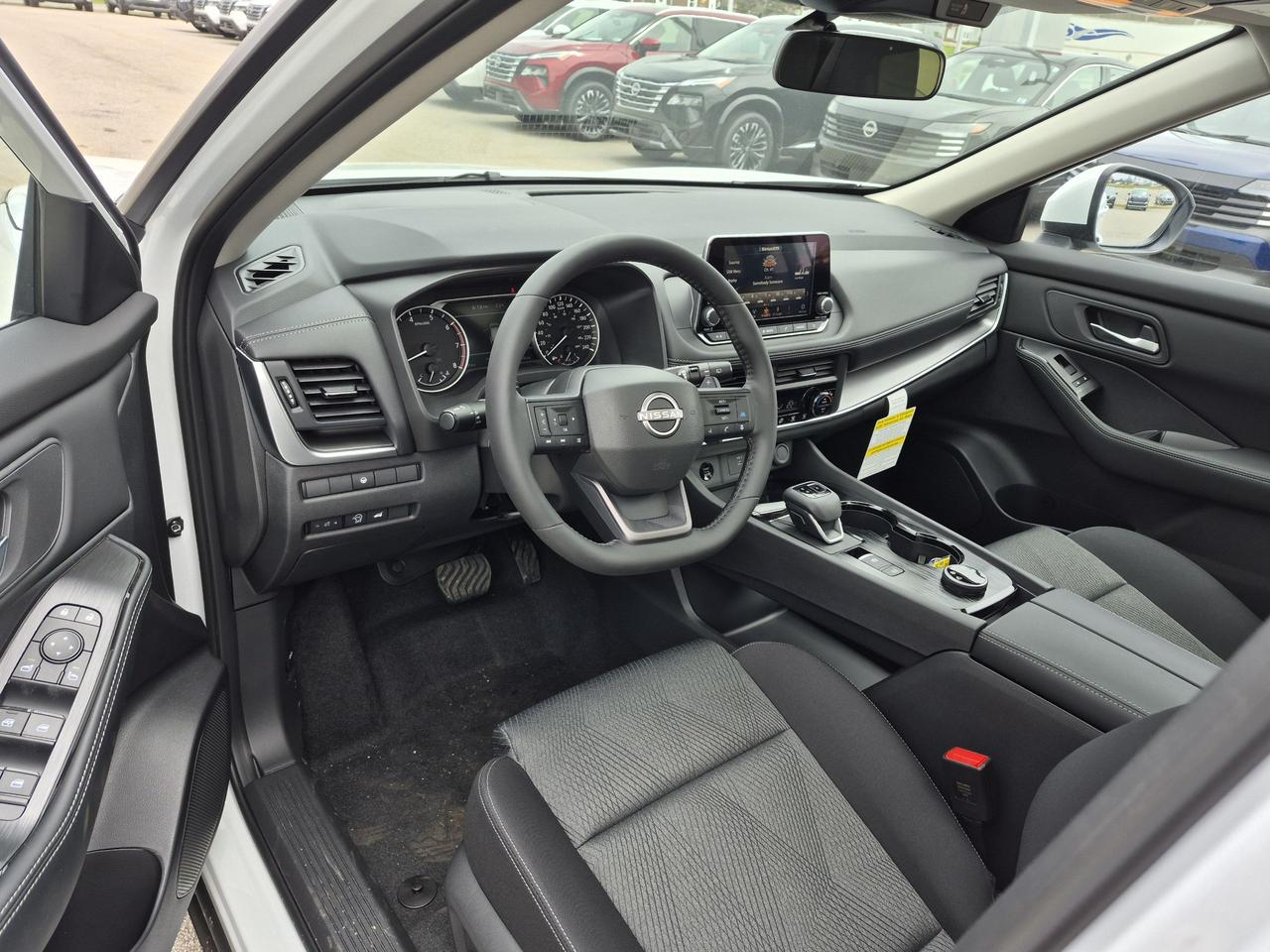 2026 Nissan Rogue SV MOONROOF Photo