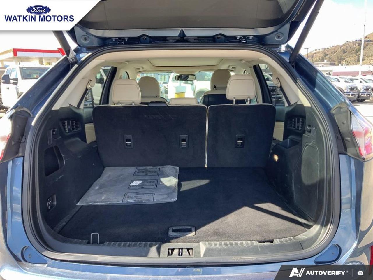2019 Ford Edge Titanium Photo14