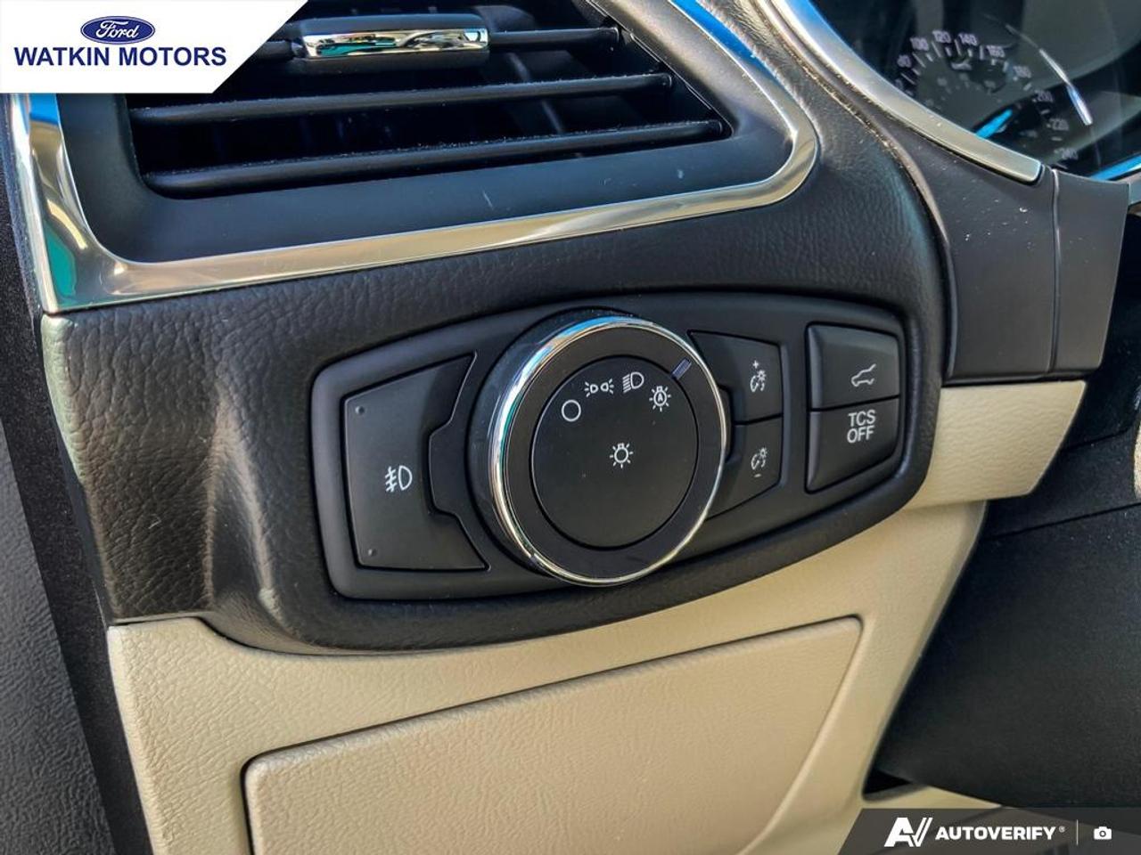 2019 Ford Edge Titanium Photo28