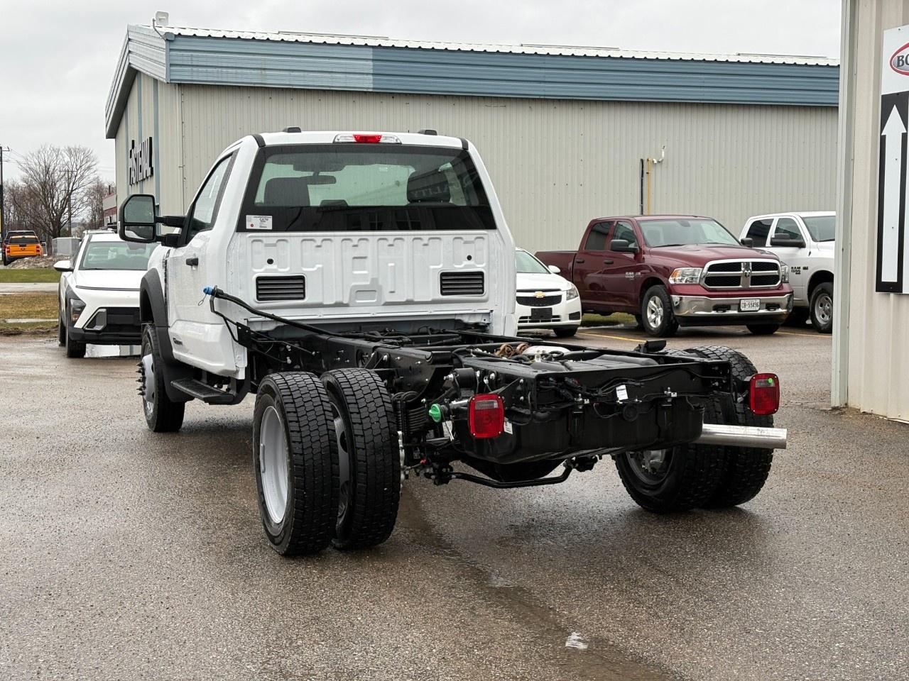 2026 Ford F-550 Super Duty DRW XL 4WD REG CAB 169" WB 84" CA Photo