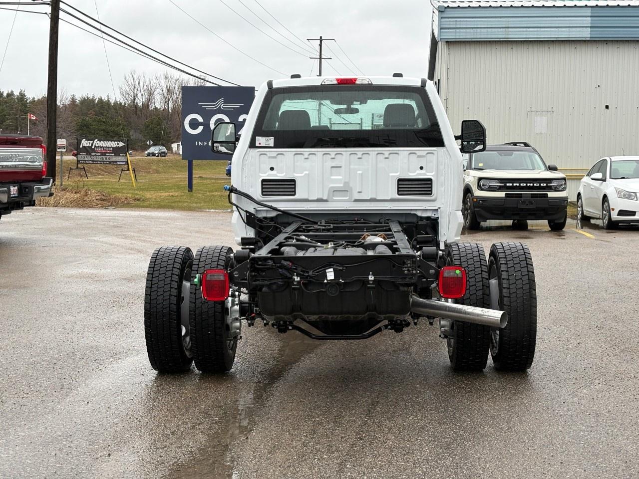 2026 Ford F-550 Super Duty DRW XL 4WD REG CAB 169" WB 84" CA Photo