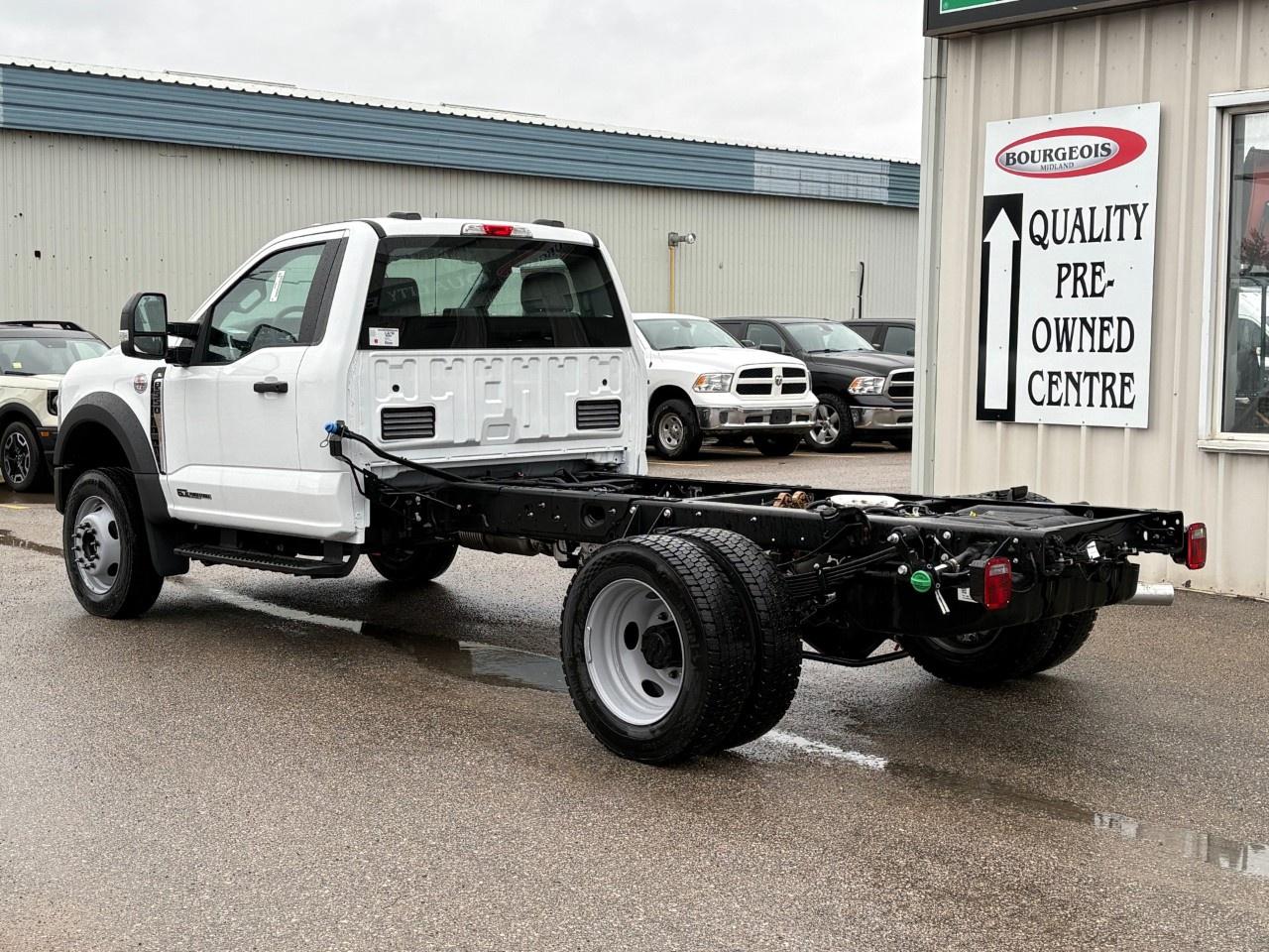 2026 Ford F-550 Super Duty DRW XL 4WD REG CAB 169" WB 84" CA Photo